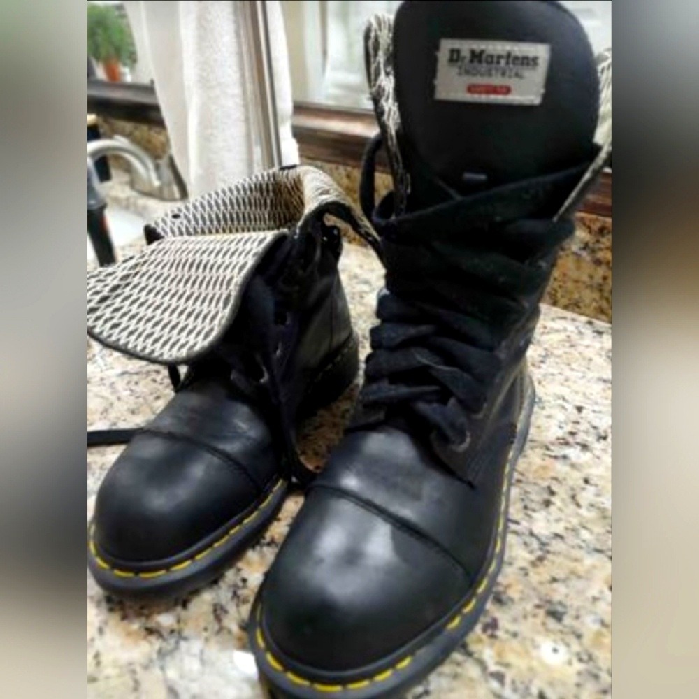 Doc Martens -Airwair Steel Toe Womens